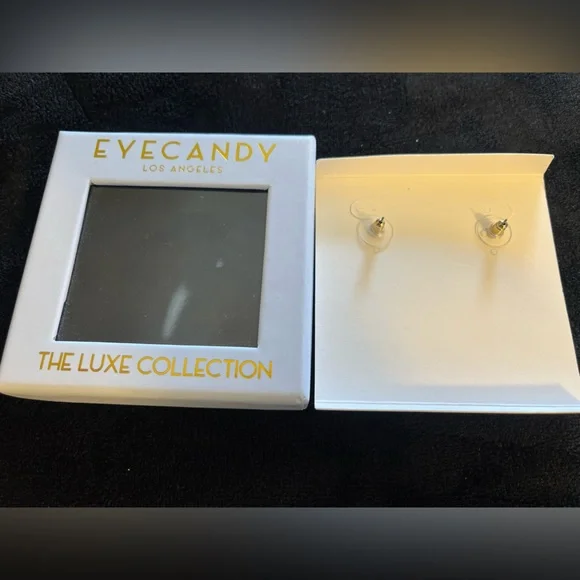 18k gold plated - the Luxe Collection Earrings - Picture 4 of 5